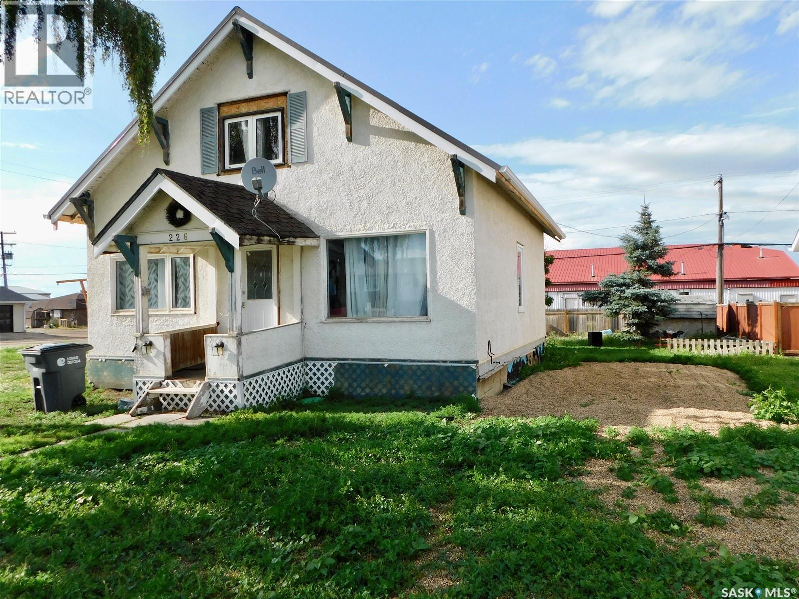 226 2nd Avenue West, Assiniboia, SK S0H 0B0