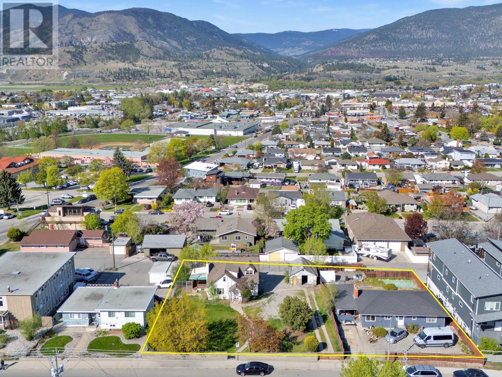 1471 1473 Government St, Penticton, BC V2A 4V9