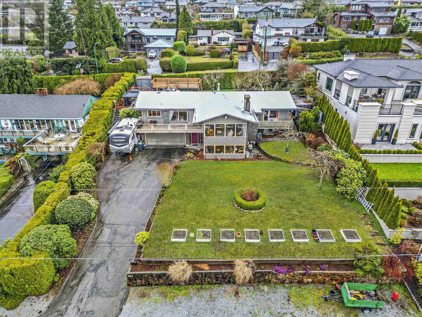 645 Baycrest Dr, North Vancouver, BC V7G 1N7