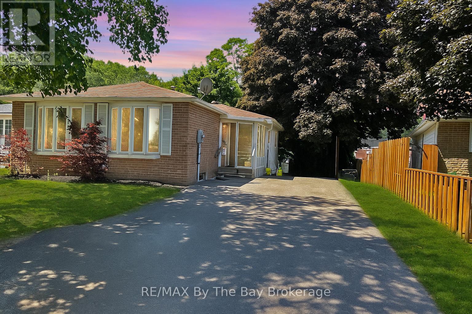 1033 Glen Bogie Cres, Midland, ON L4R 4S6