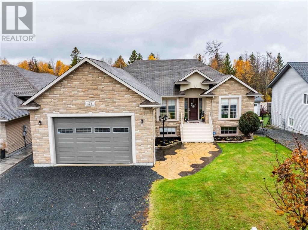 4721 Country Club Dr, Azilda, ON P0M 1B0