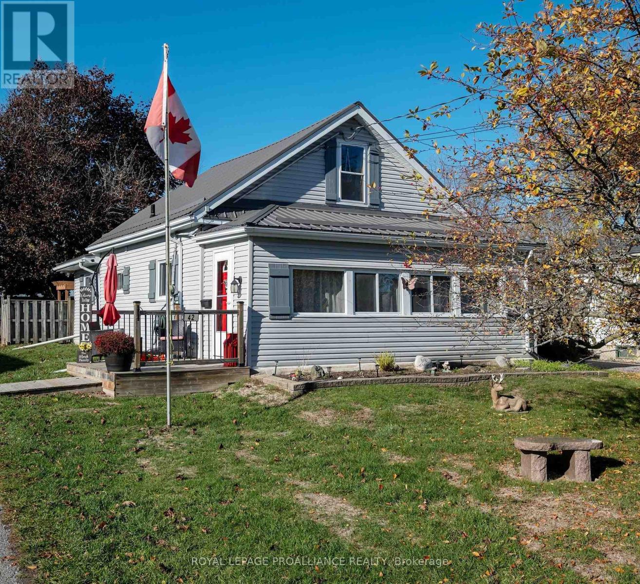 42 Prince Of Wales Dr, Belleville, ON K8P 2T7