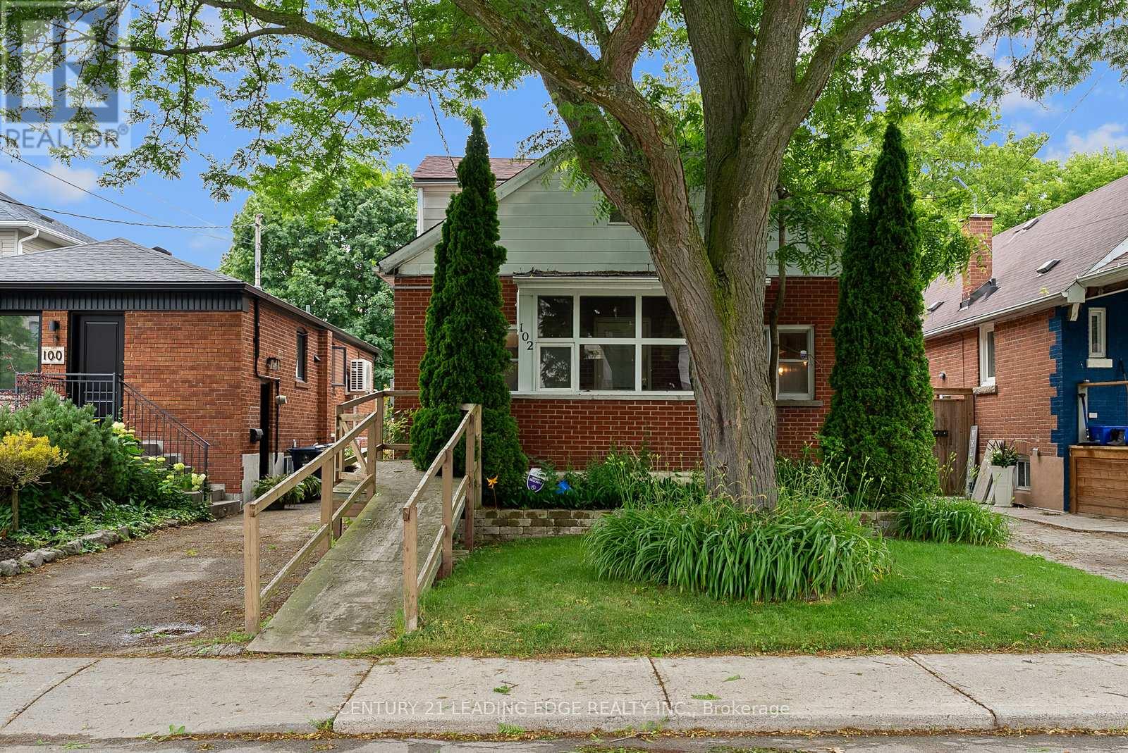102 Kalmar Ave N, Toronto, ON M1N 3G4