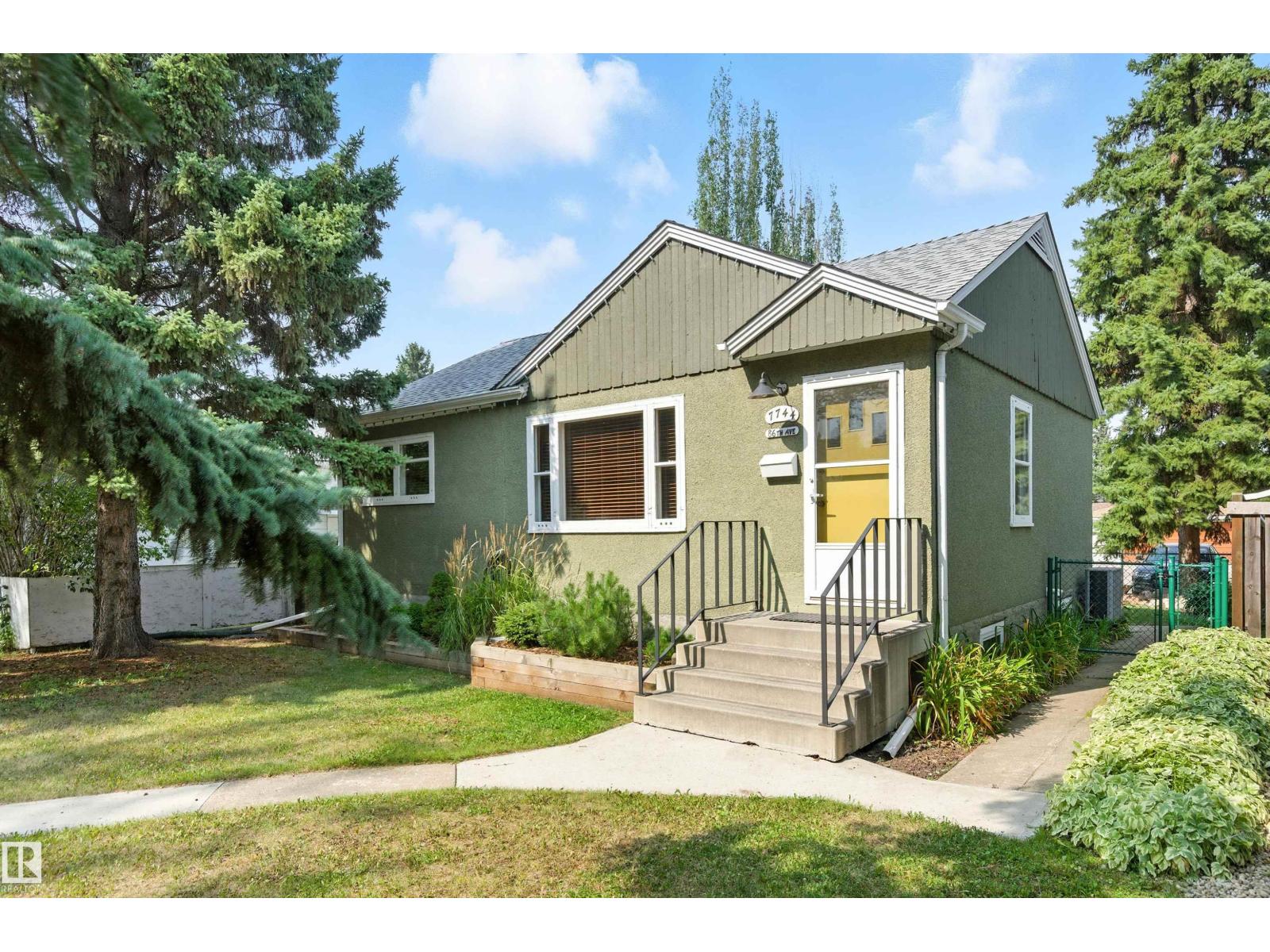 86 Av Nw Unit 7744, Edmonton, AB T6C 1H8