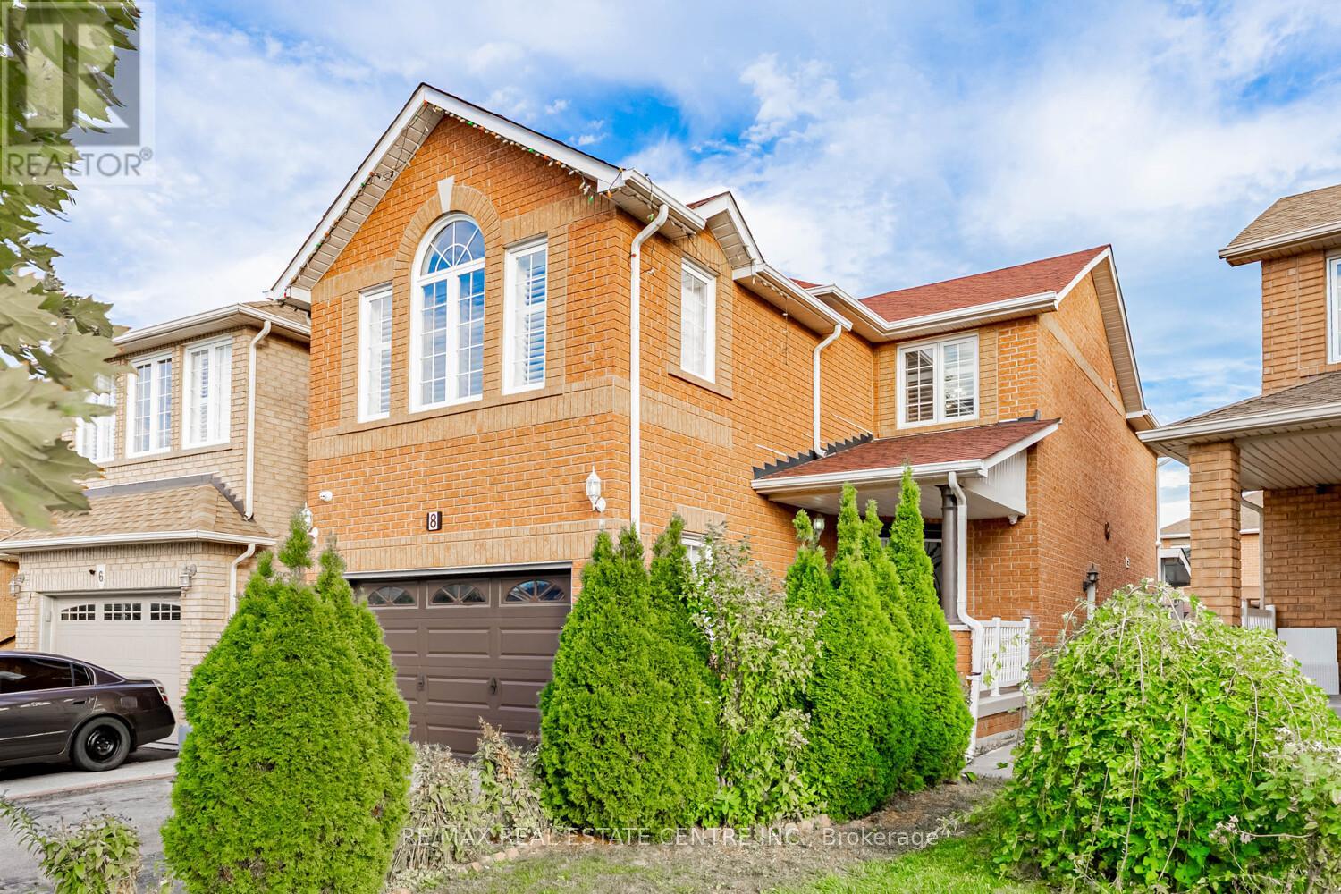 8 Mannel Cres, Brampton, ON L6Y 5E3