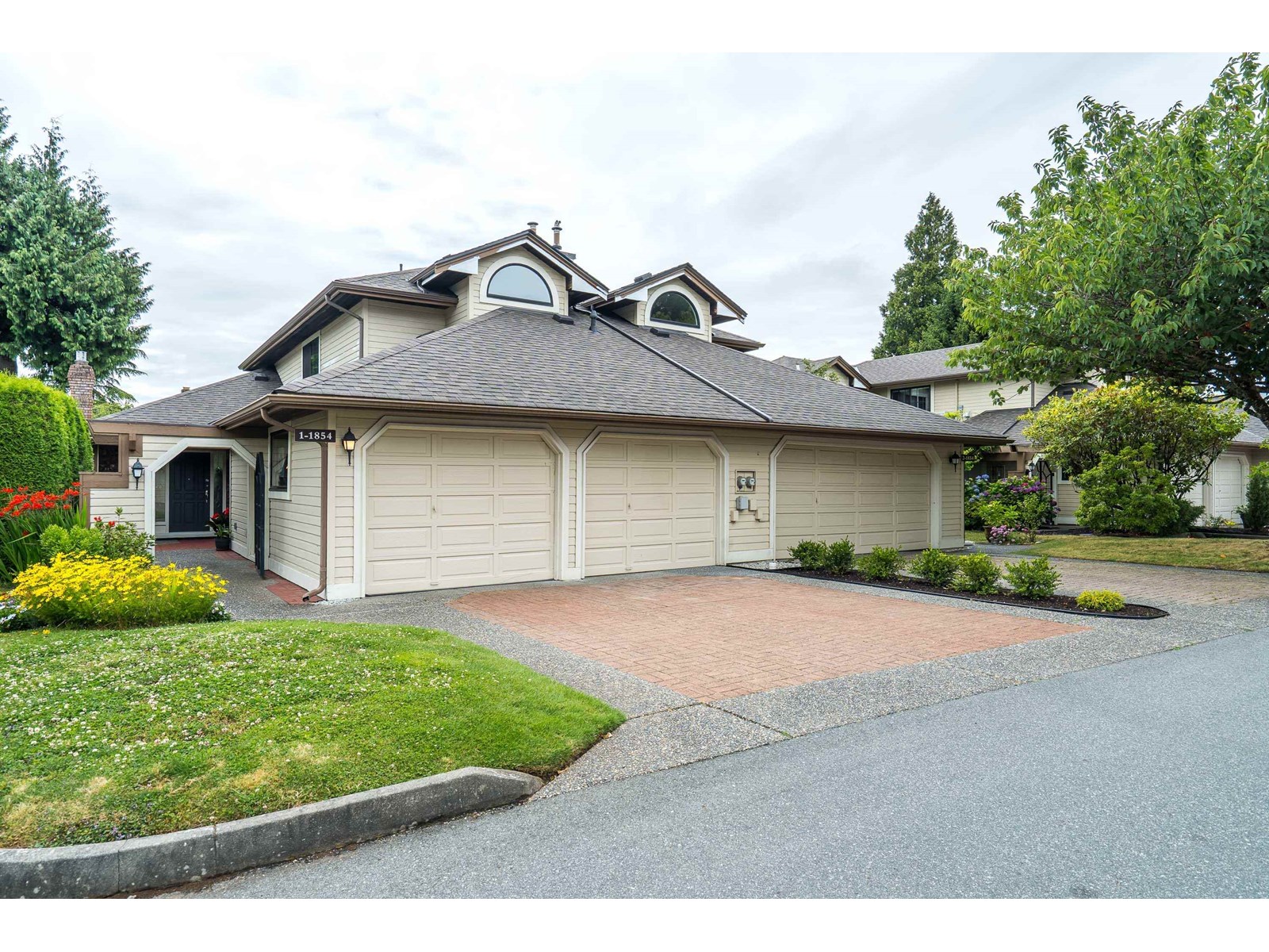 1854 Southmere Crescent Unit 1, Surrey, BC V4A 6W9