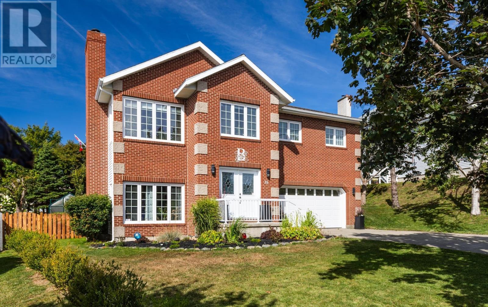 35 Sprucewood Dr, Yarmouth, NS B5A 4M9