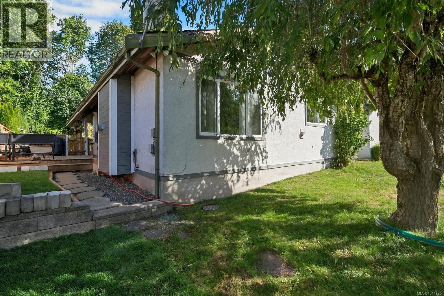919 Hemlock St, Campbell River, BC V9W 3E2