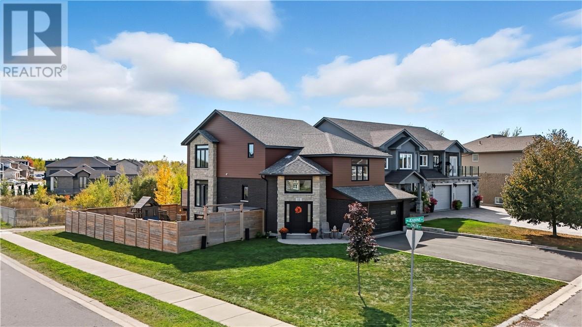 11 Chloe Ct, Sudbury, ON P3B 0E5