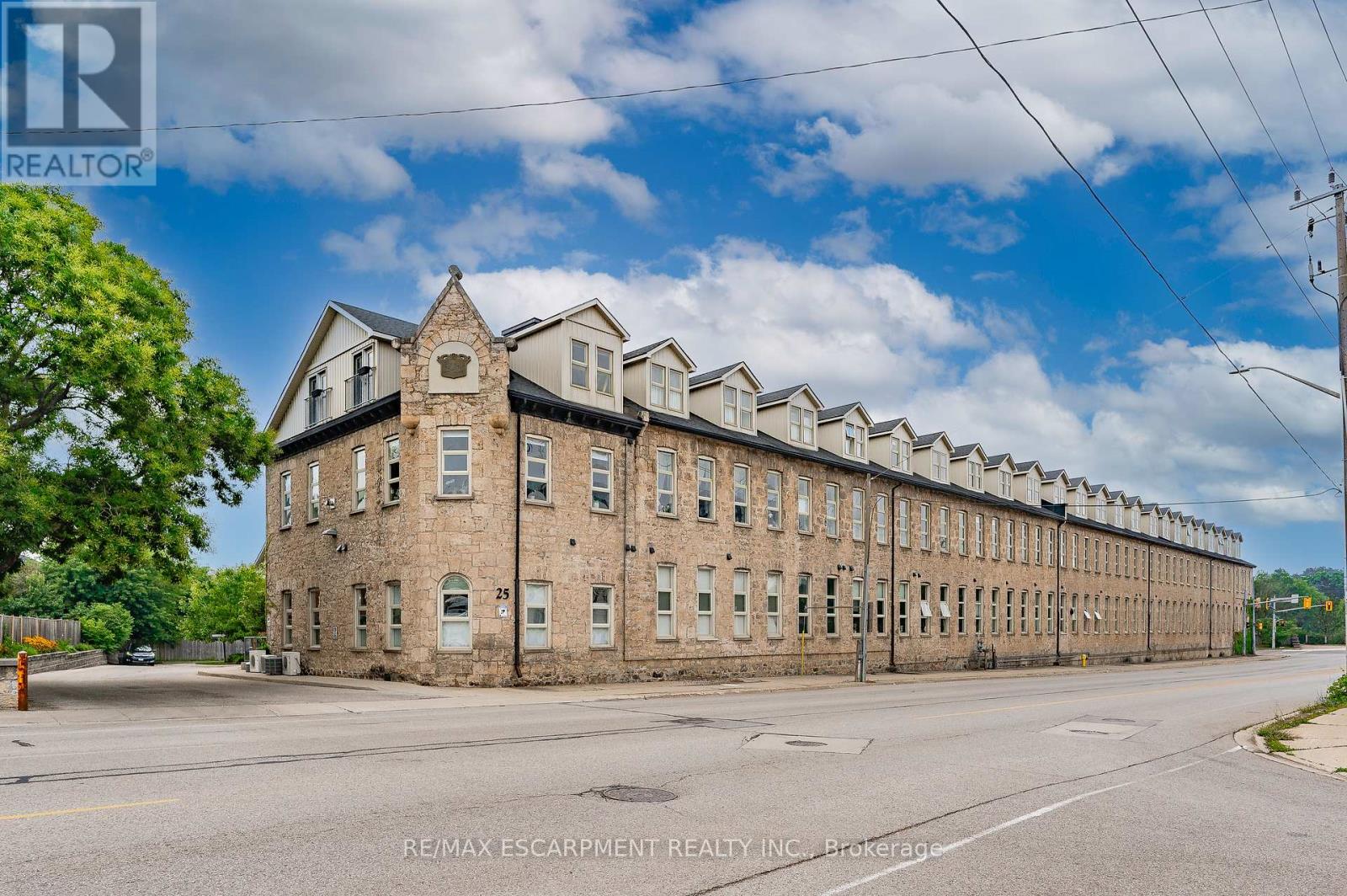 201 25 Concession St, Cambridge, ON N1R 2G6