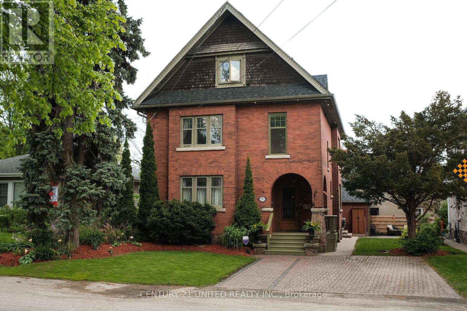 7 Engleburn Pl Ward 4 Pl, Peterborough, ON K9H 1C4
