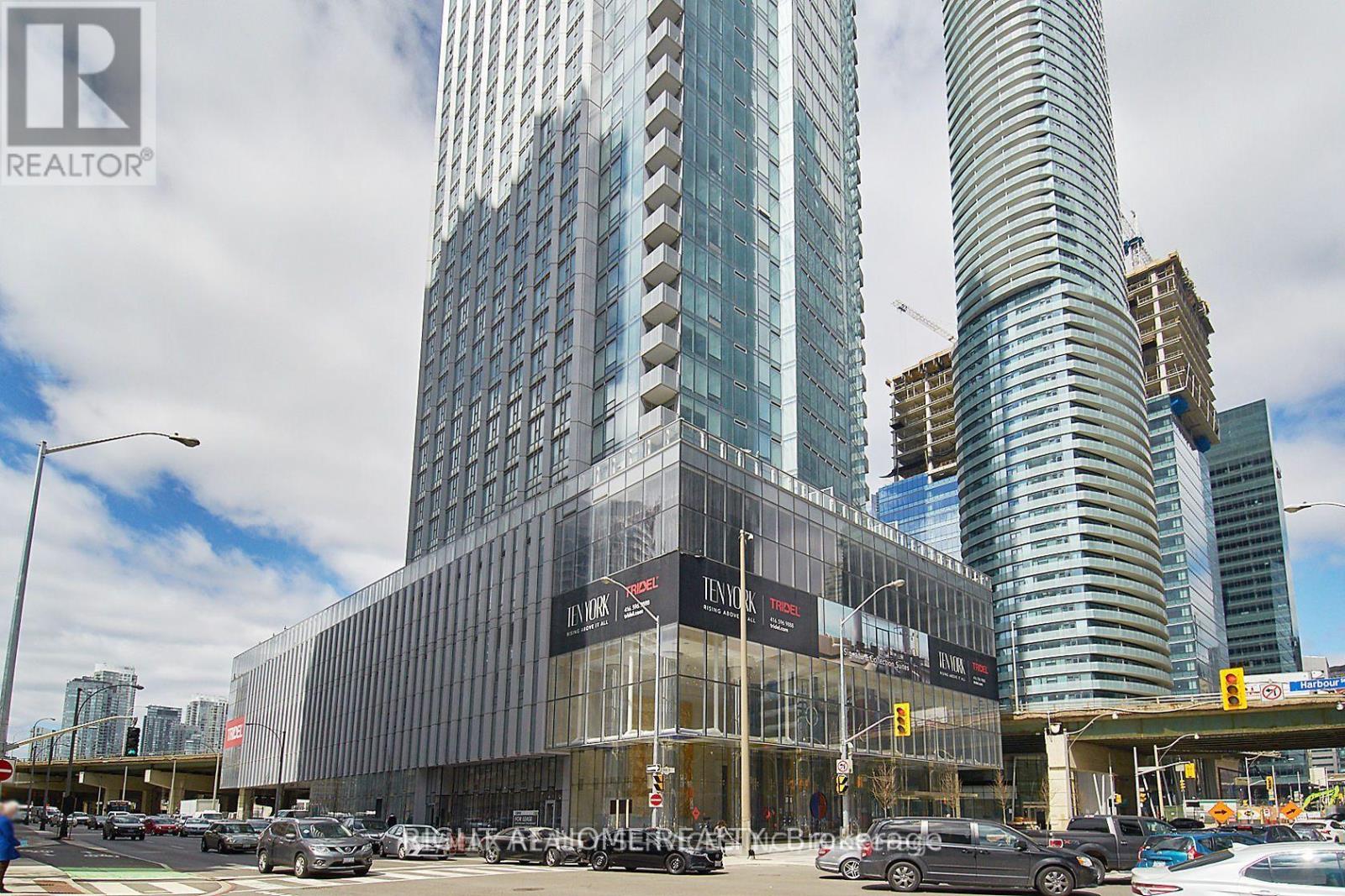 3712 10 York St, Toronto, ON M5J 0E1