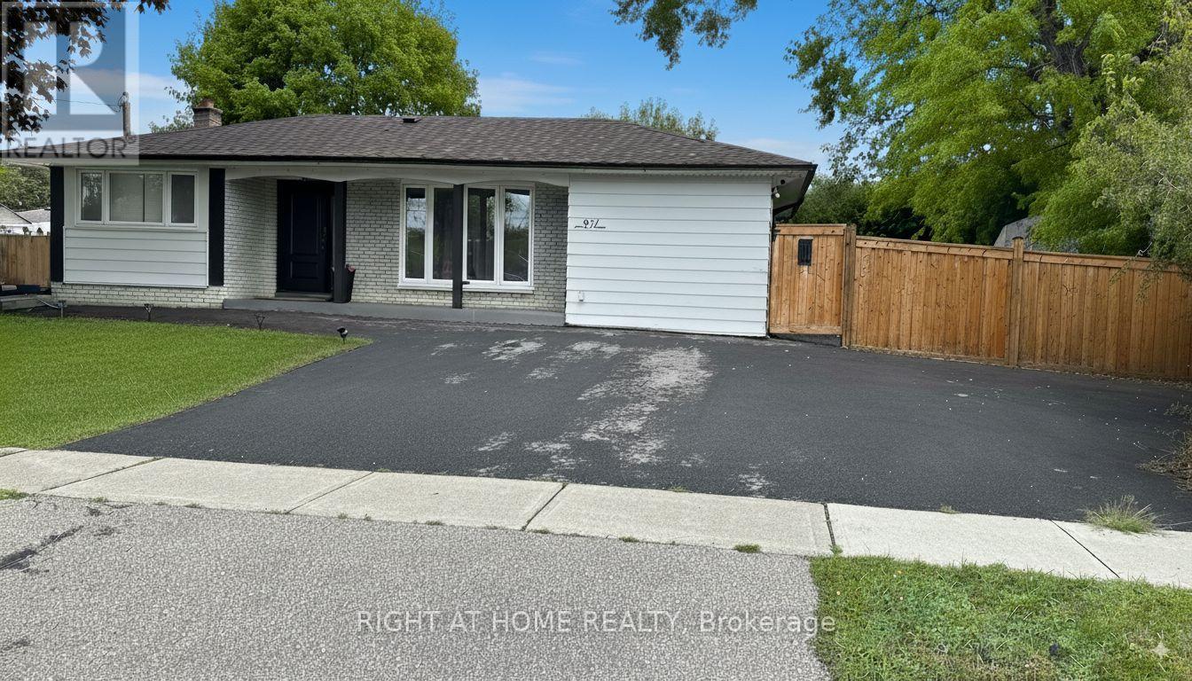 927 Annes St, Whitby, ON L1N 5K7