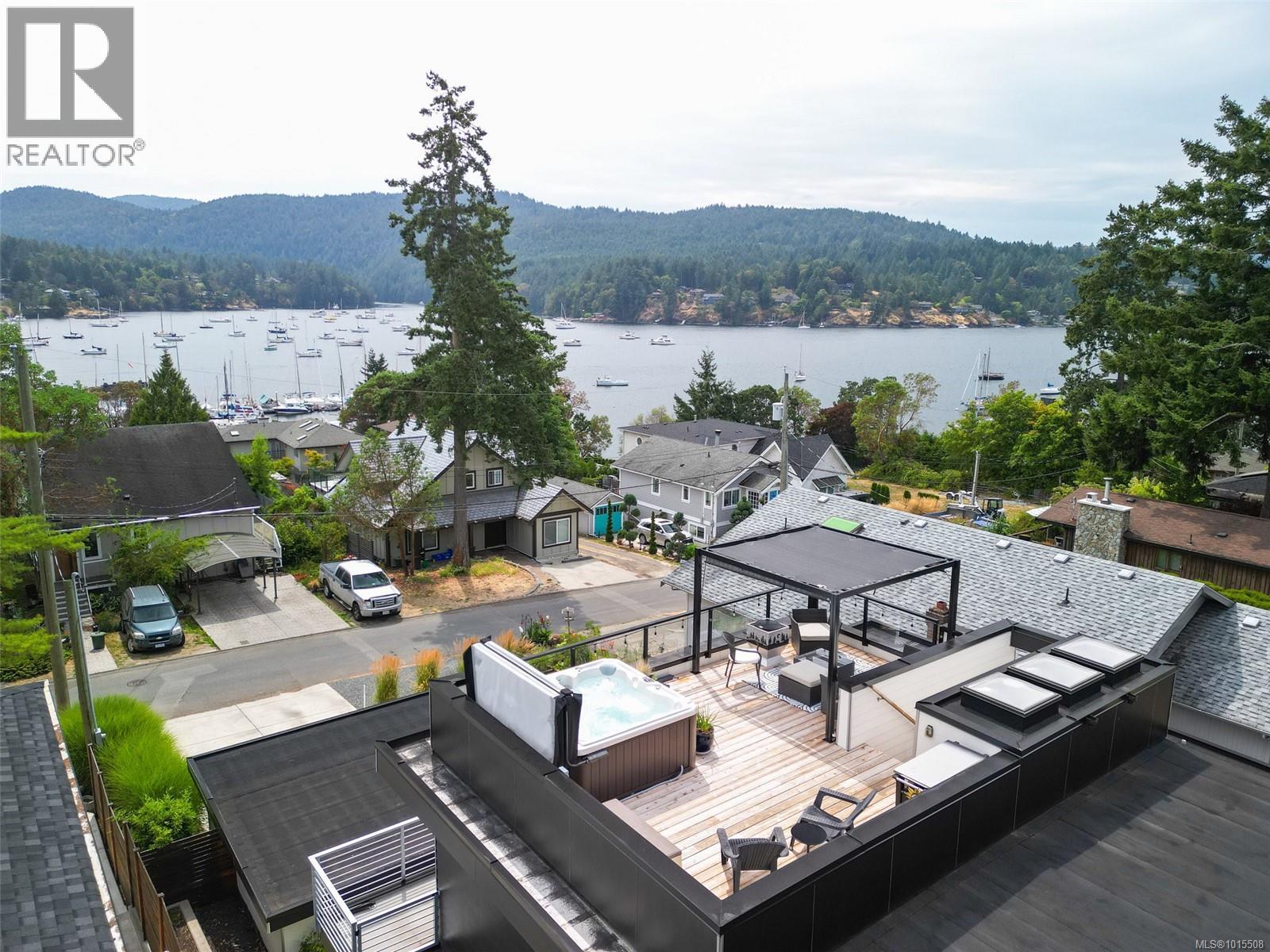 772 Harding Ln, Central Saanich, BC V8M 2G2