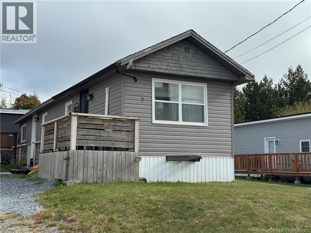 7 First St, Hampton, NB E5N 5T3