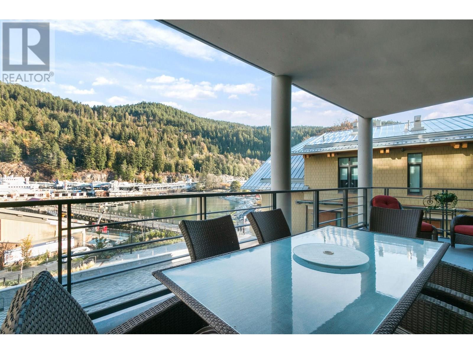 6697 Nelson Avenue Unit 303, West Vancouver, BC V7W 2B2