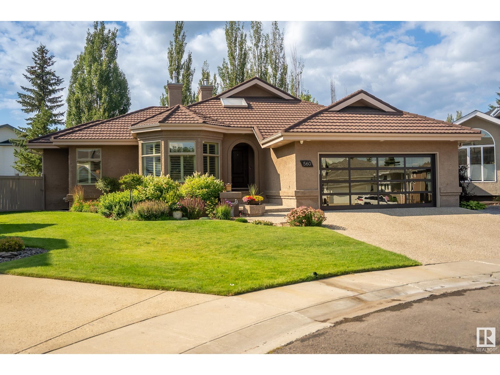 560 Twin Brooks Ba NW, Edmonton, AB T6J 6X3