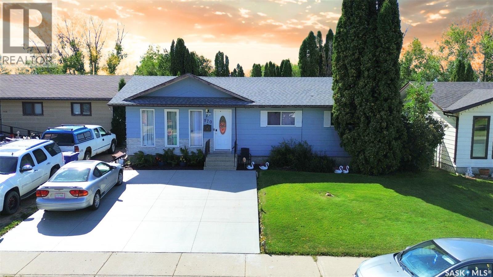 170 Whitecap Cres, Saskatoon, SK S7M 5C5