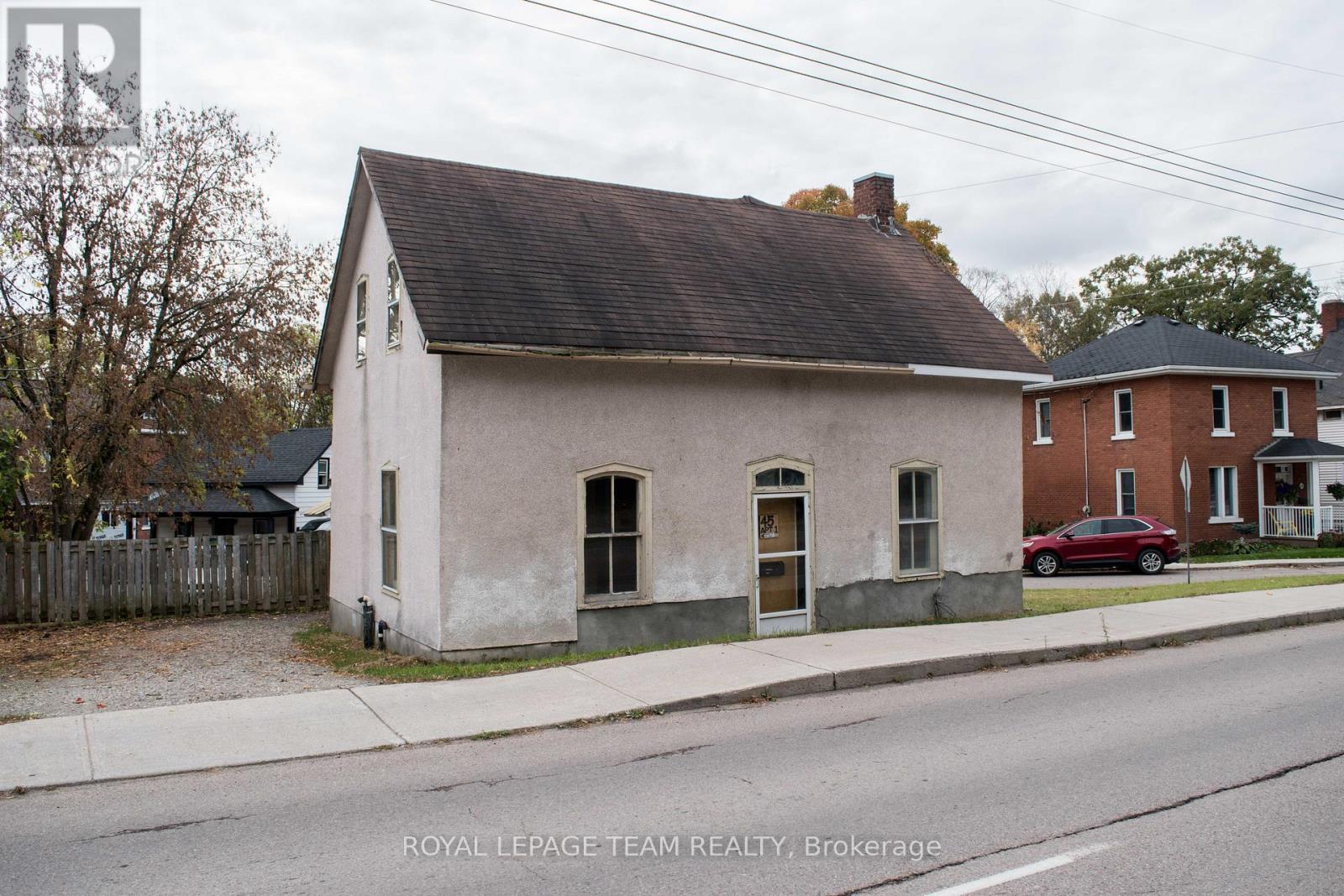45 Coumbes St, Renfrew, ON K7V 2R5