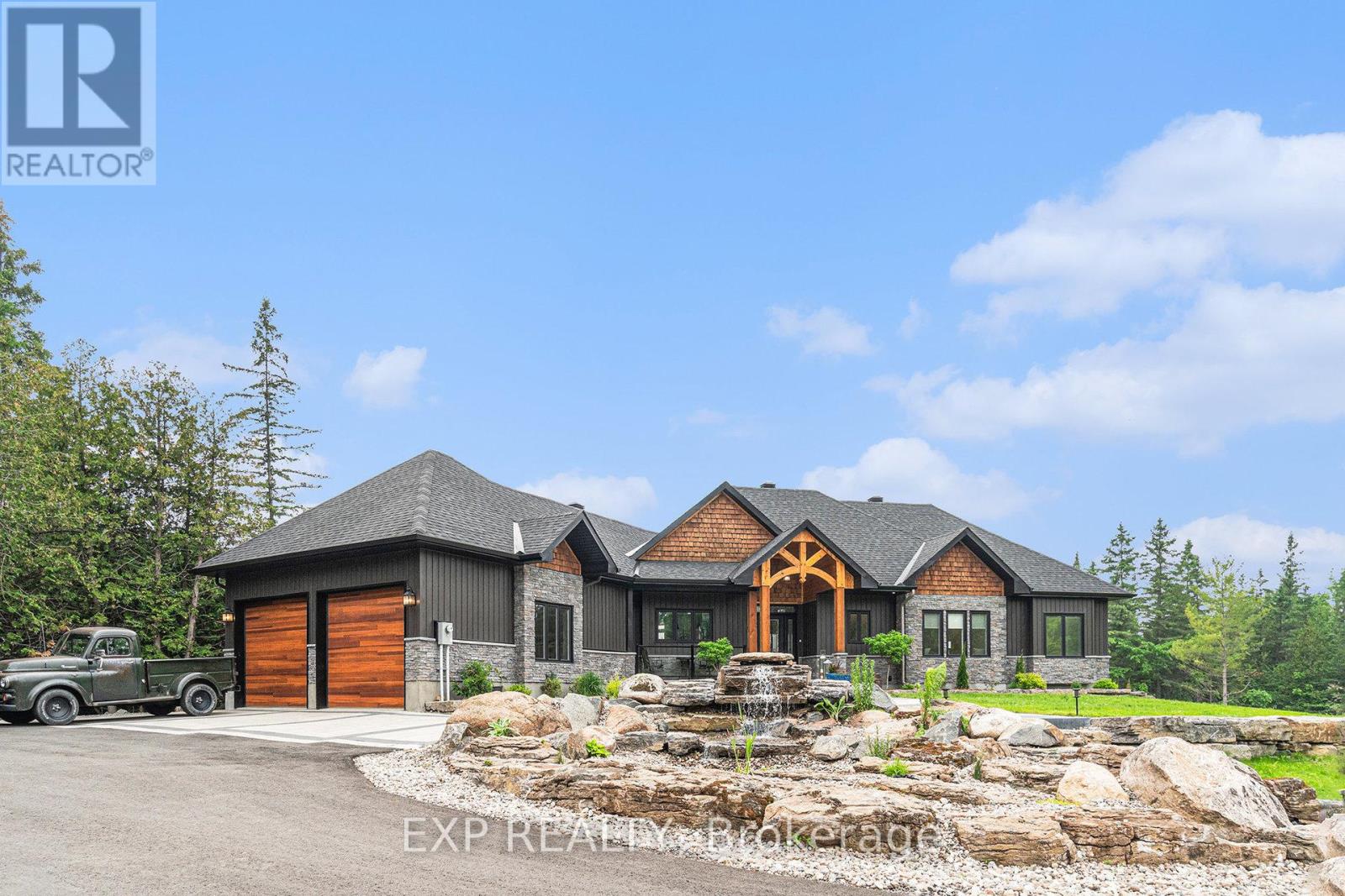 95 Constance Lake Rd, Ottawa, ON K2K 1X7