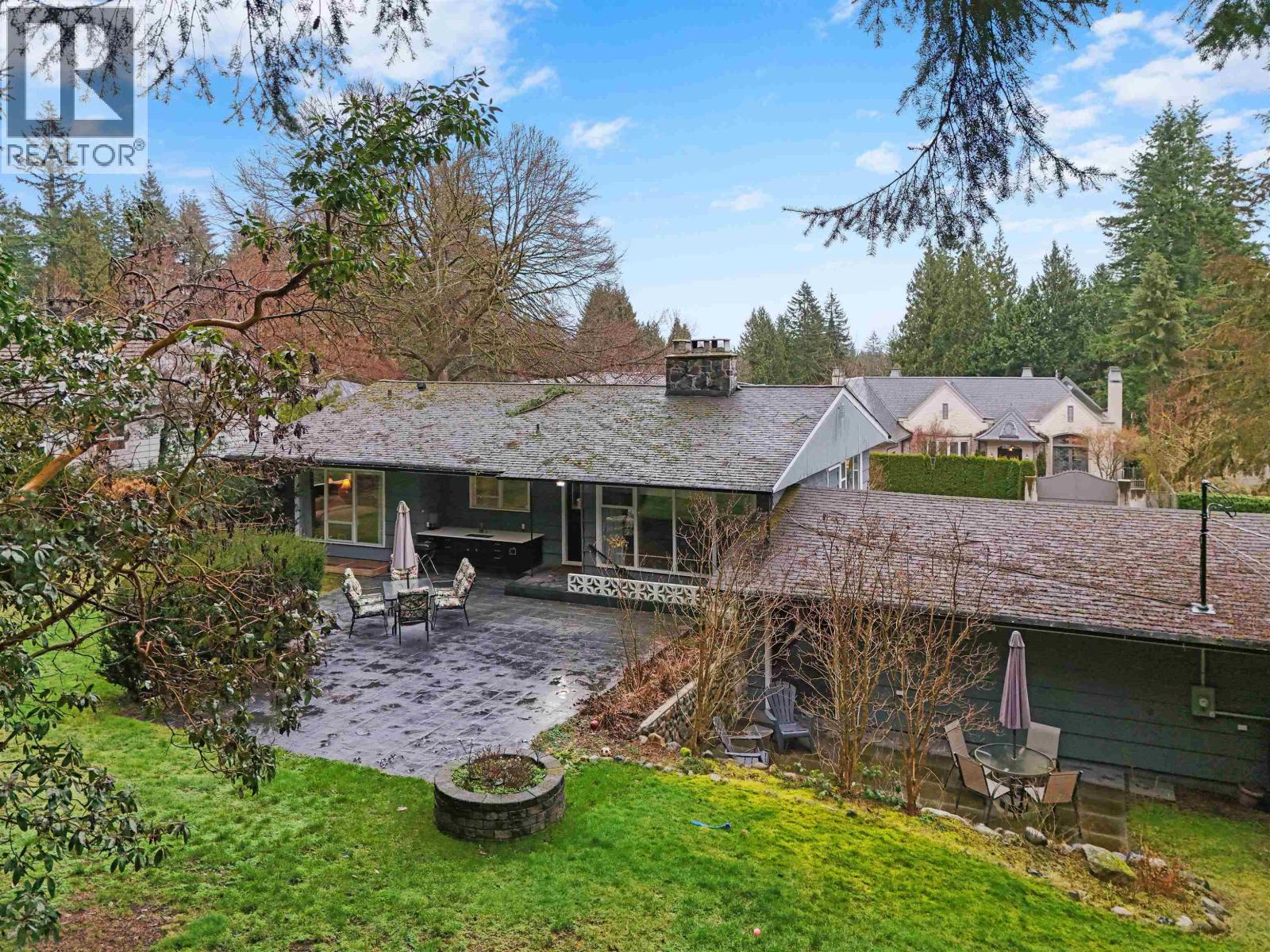 385 Stevens Dr, West Vancouver, BC V7S 1C7