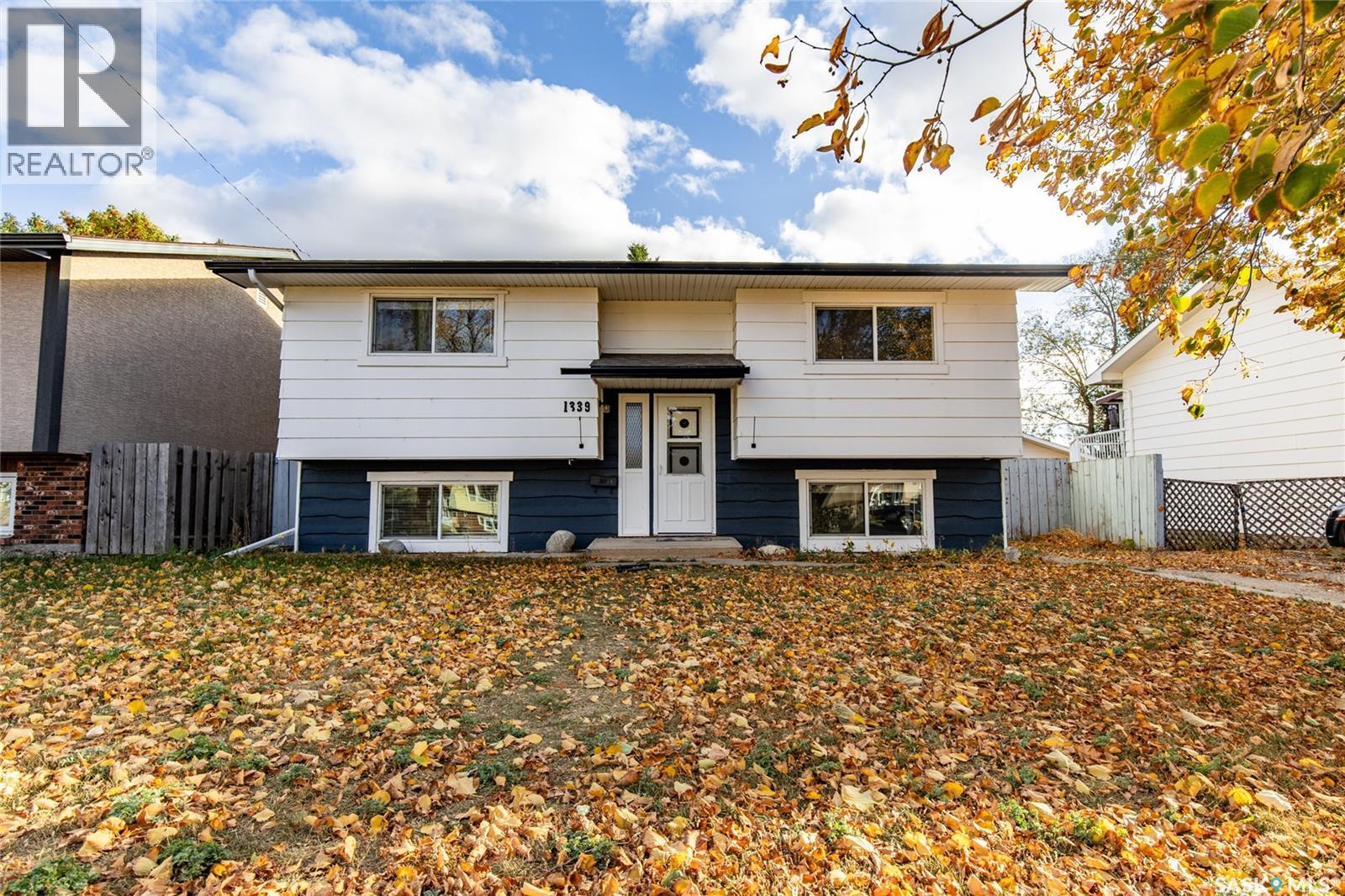 1339 Spadina St W, Moose Jaw, SK S6H 7G6