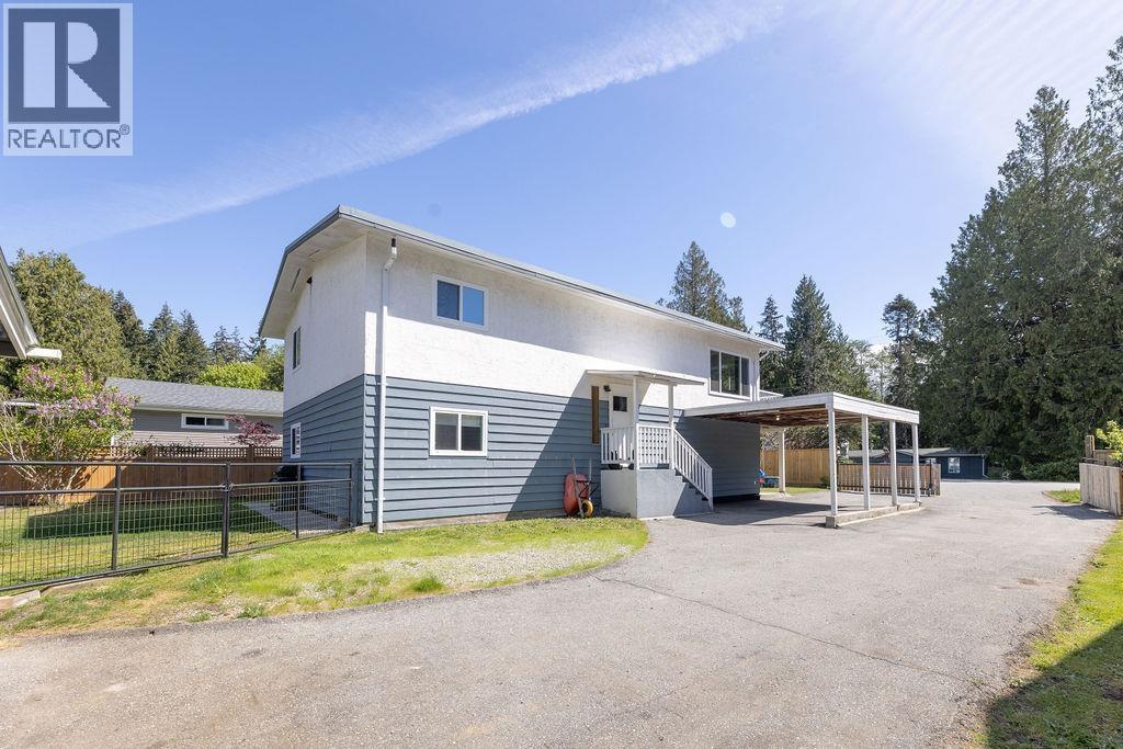 5607 Wakefield Rd, Sechelt, BC V7Z 0N3