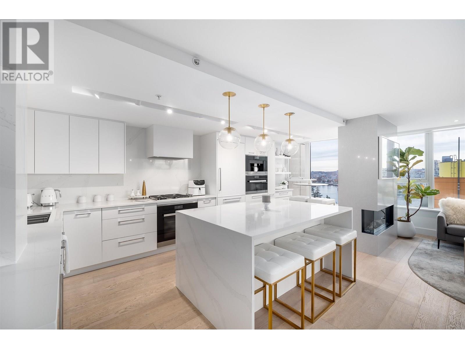 33 Smithe Street Unit 1603, Vancouver, BC V6B 0B5