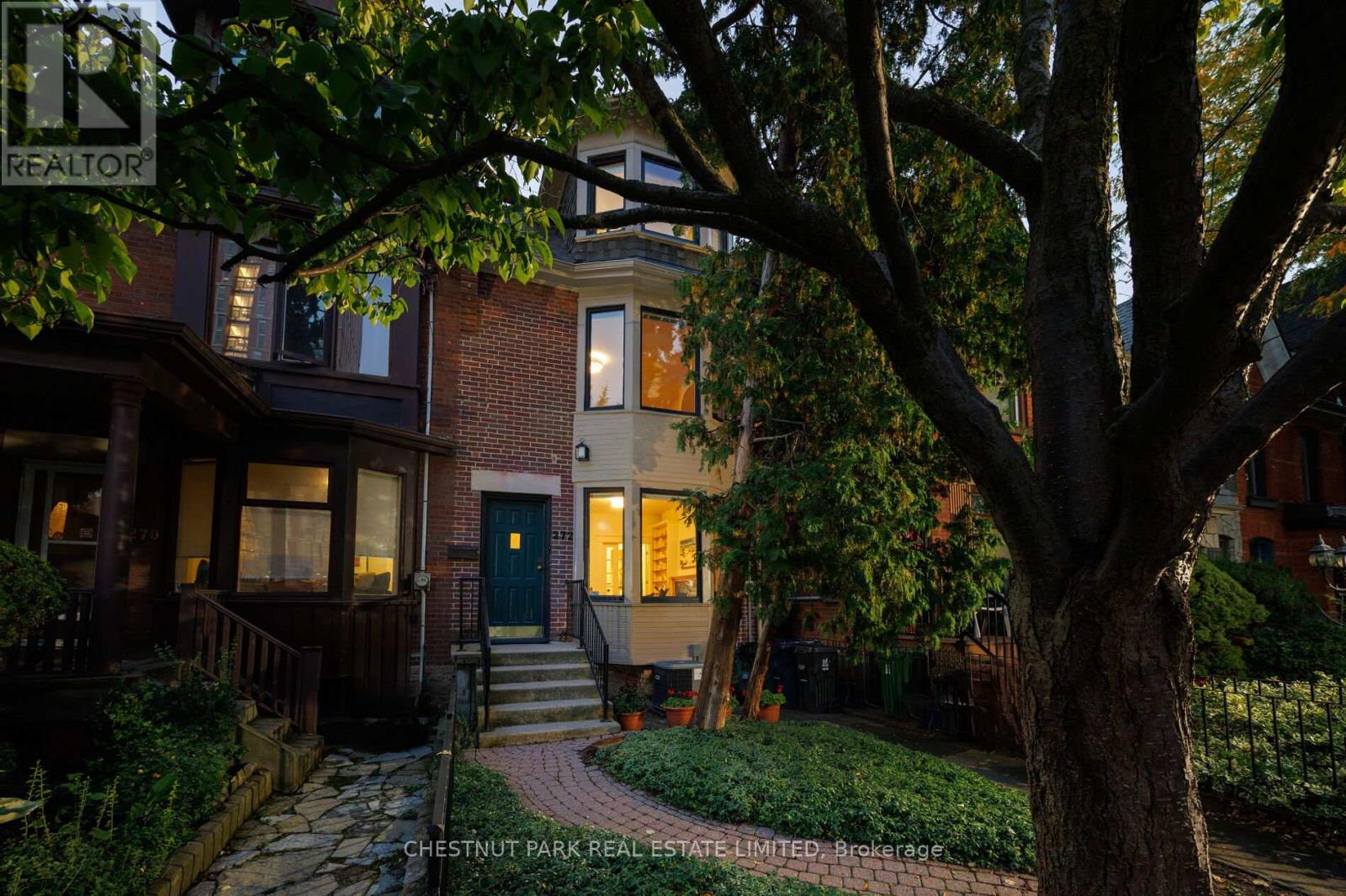 272 Robert St, Toronto, ON M5S 2K8