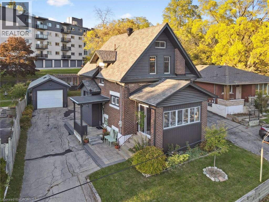 482 Wellington St N, Kitchener, ON N2H 5L5
