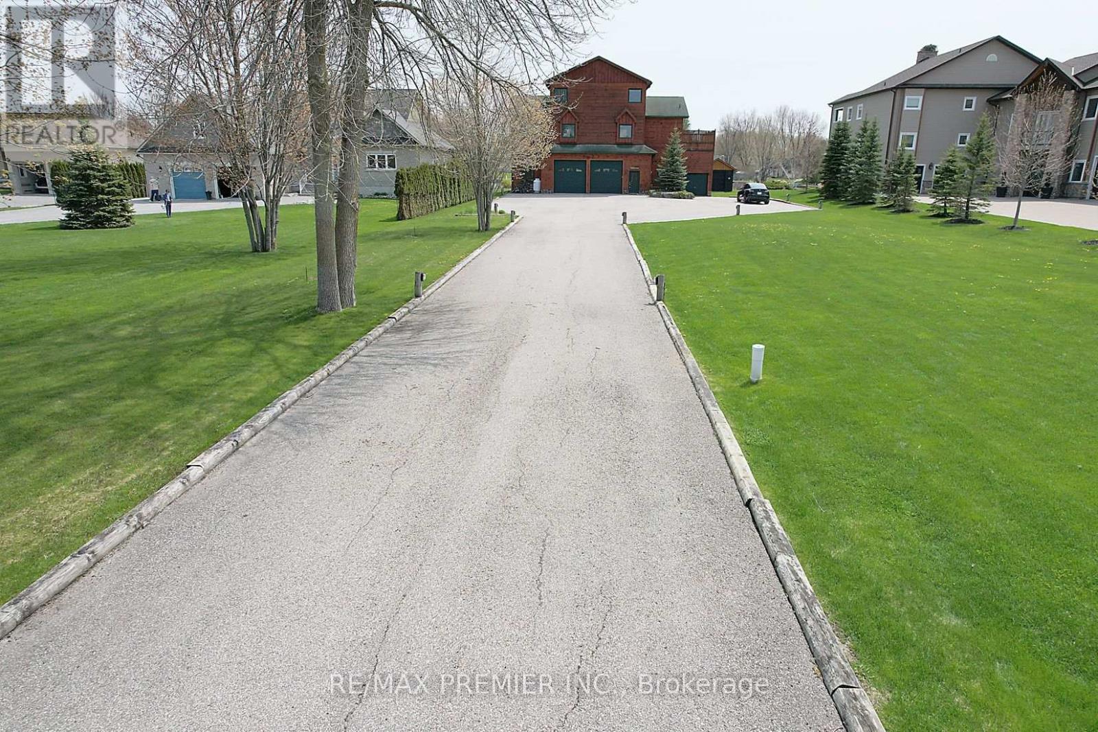 31 Paradise Blvd, Ramara, ON L0K 1B0