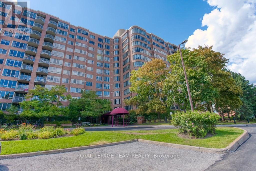306 100 Grant Carman Dr, Ottawa, ON K2E 8B8
