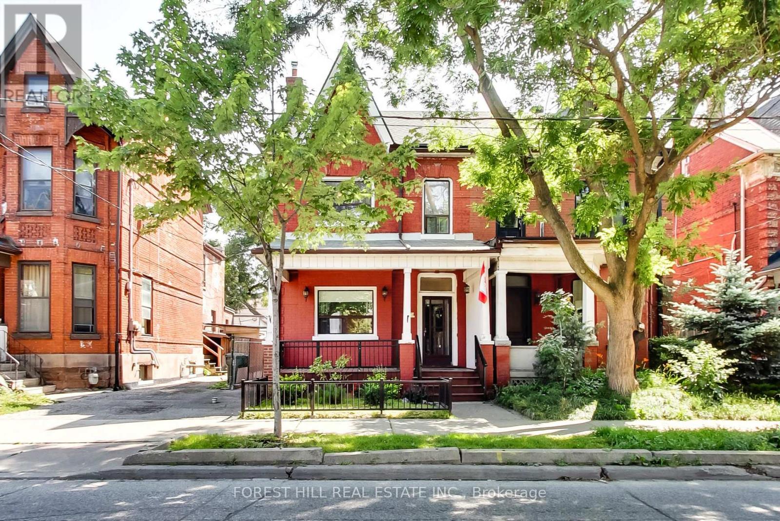 23 Lansdowne Ave, Toronto, ON M6K 2V7