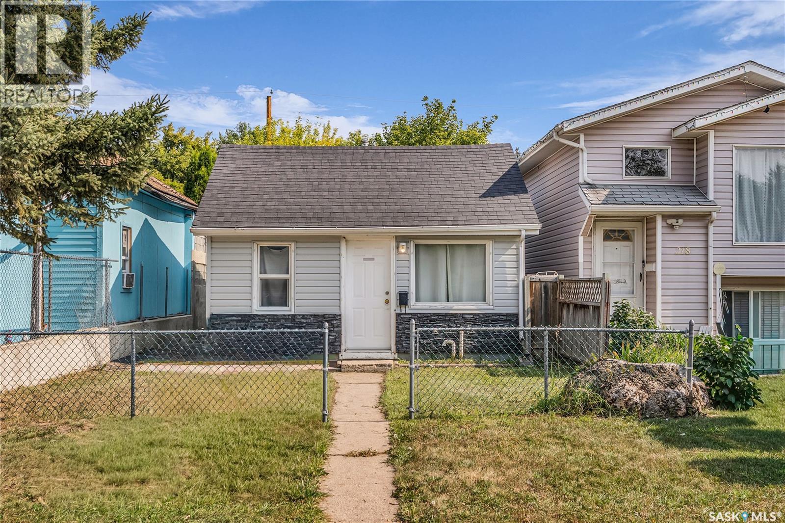220 L Ave N, Saskatoon, SK S7L 2P4