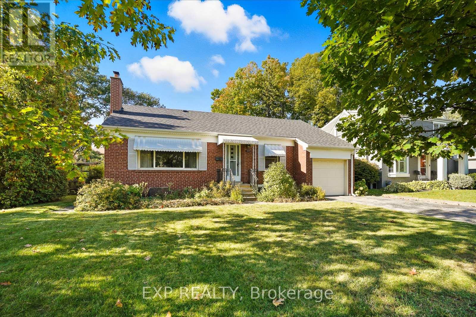 1071 Henley Rd, Mississauga, ON L4Y 1C8