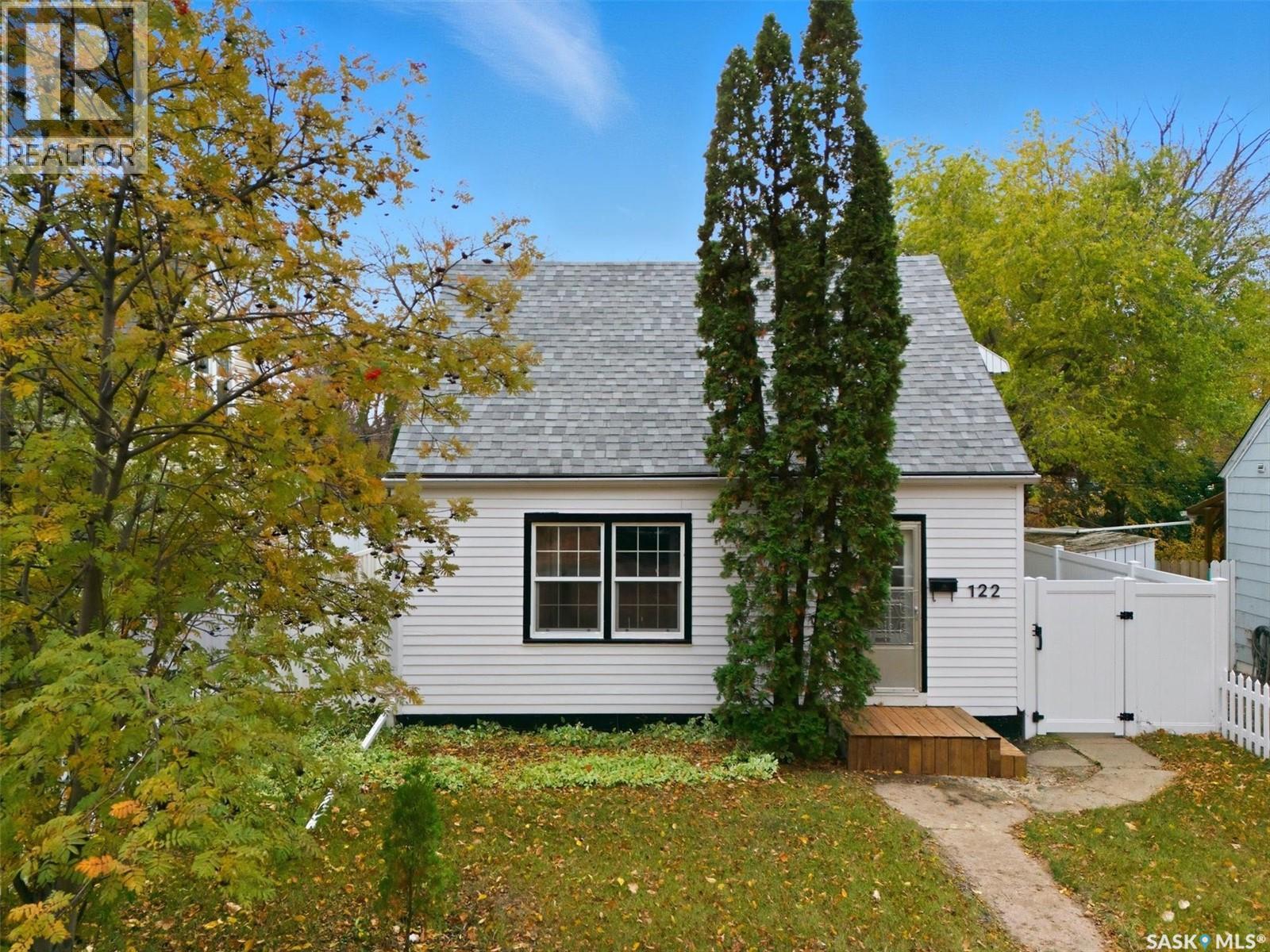 122 Willow St, Saskatoon, SK S7J 0C2