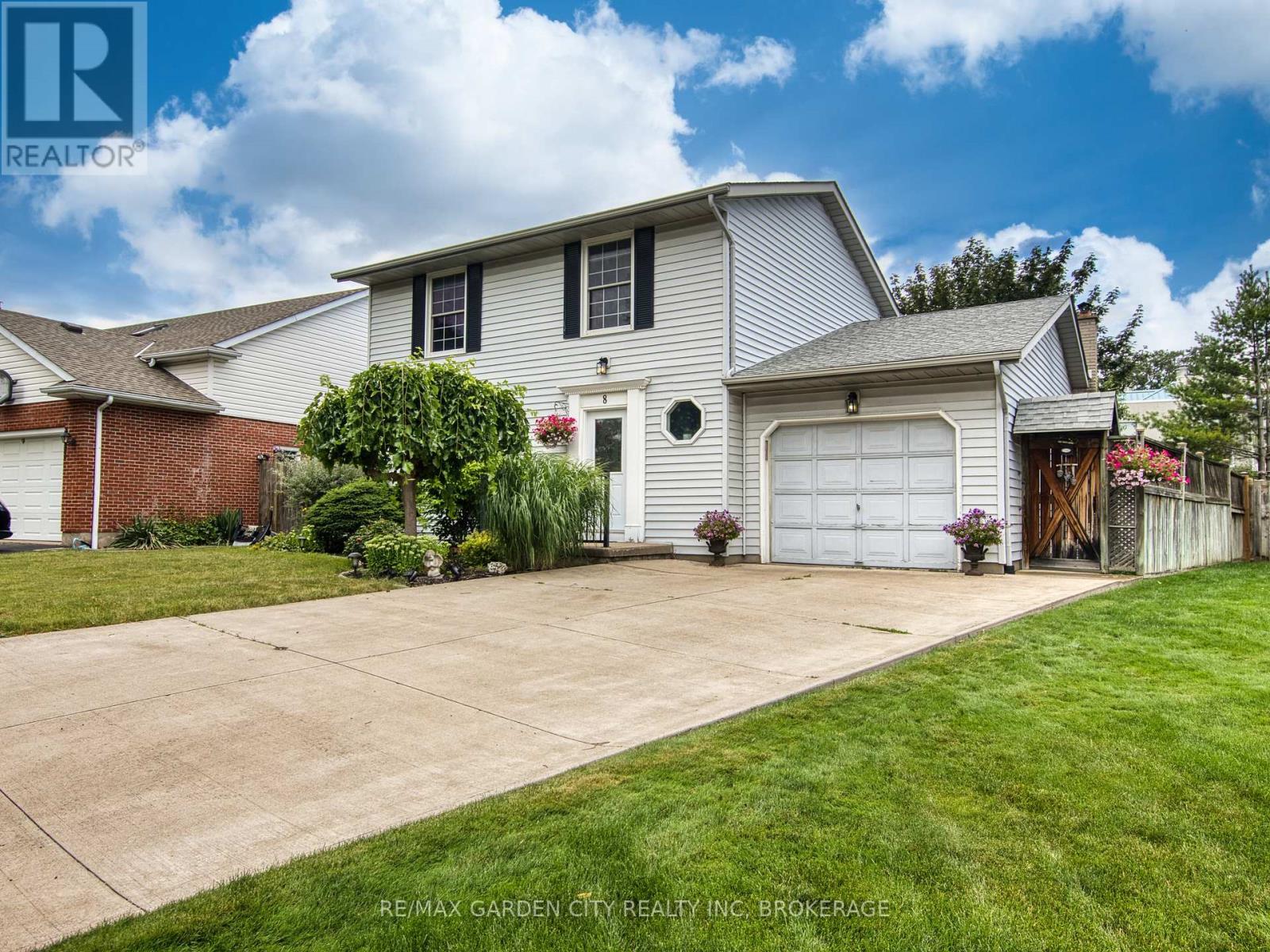 8 Bolger Dr, St. Catharines, ON L2N 7L4