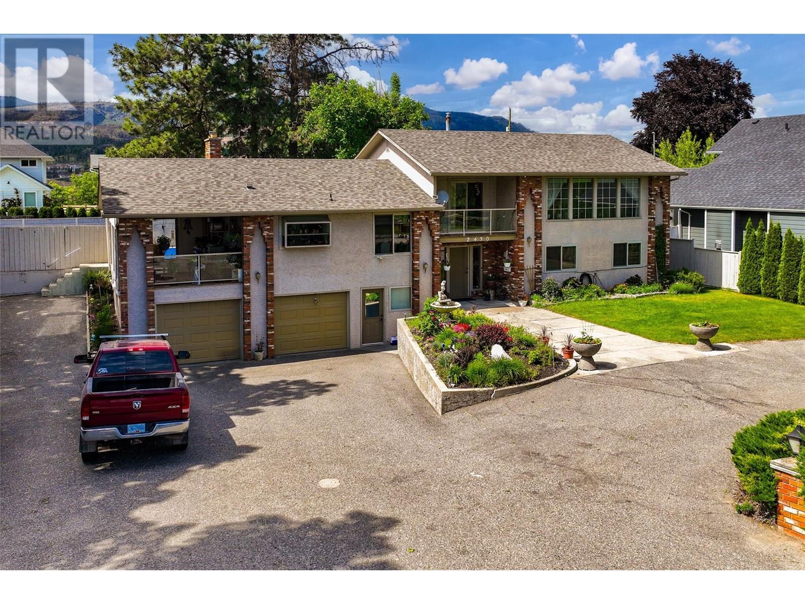 2430 Crestview Rd, West Kelowna, BC V1Z 1Z1