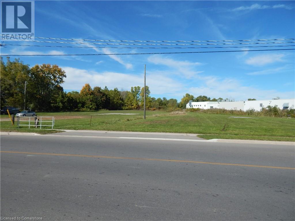 621-627 Broad St E, Dunnville, ON N1A 1H1