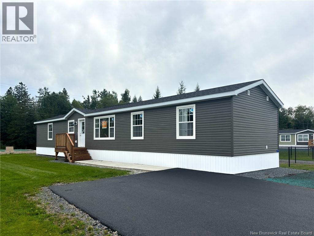 17 Luanne Dr, Lincoln, NB E3B 9E5