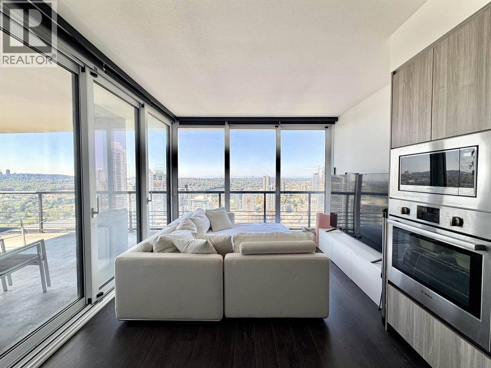 4720 Lougheed Highway Unit 3211, Burnaby, BC V5C 0M8