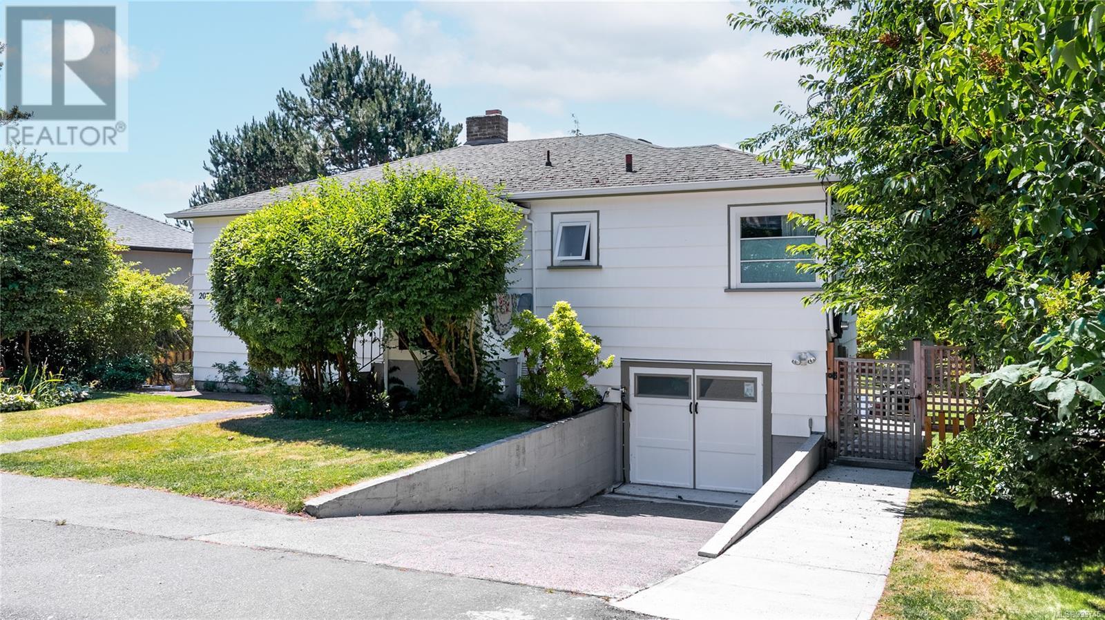 2075 Lorne Ter, Oak Bay, BC V8S 2H9