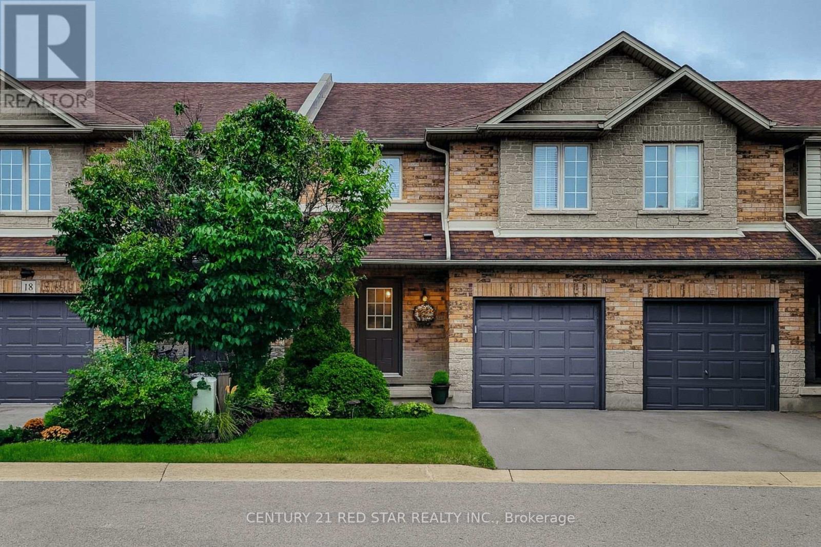 19 18 Cedar St, Grimsby, ON L3M 5M7