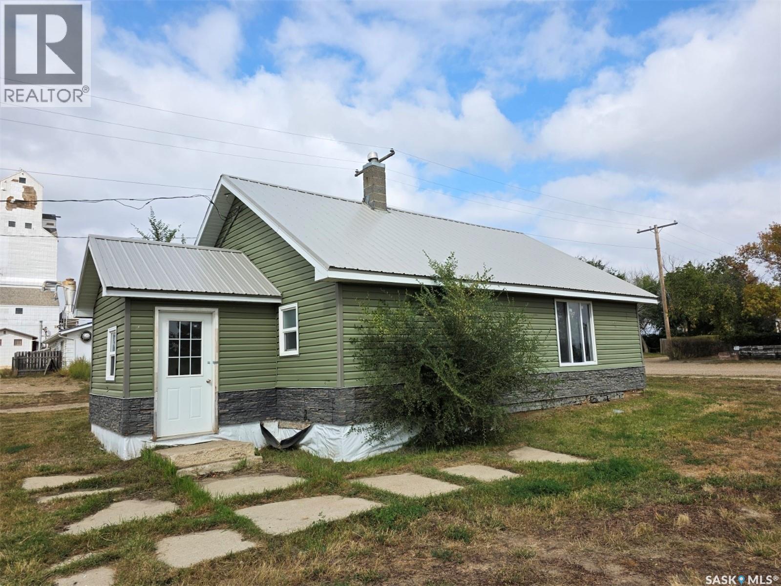 163 Wallace St, Mankota, SK S0H 2W0