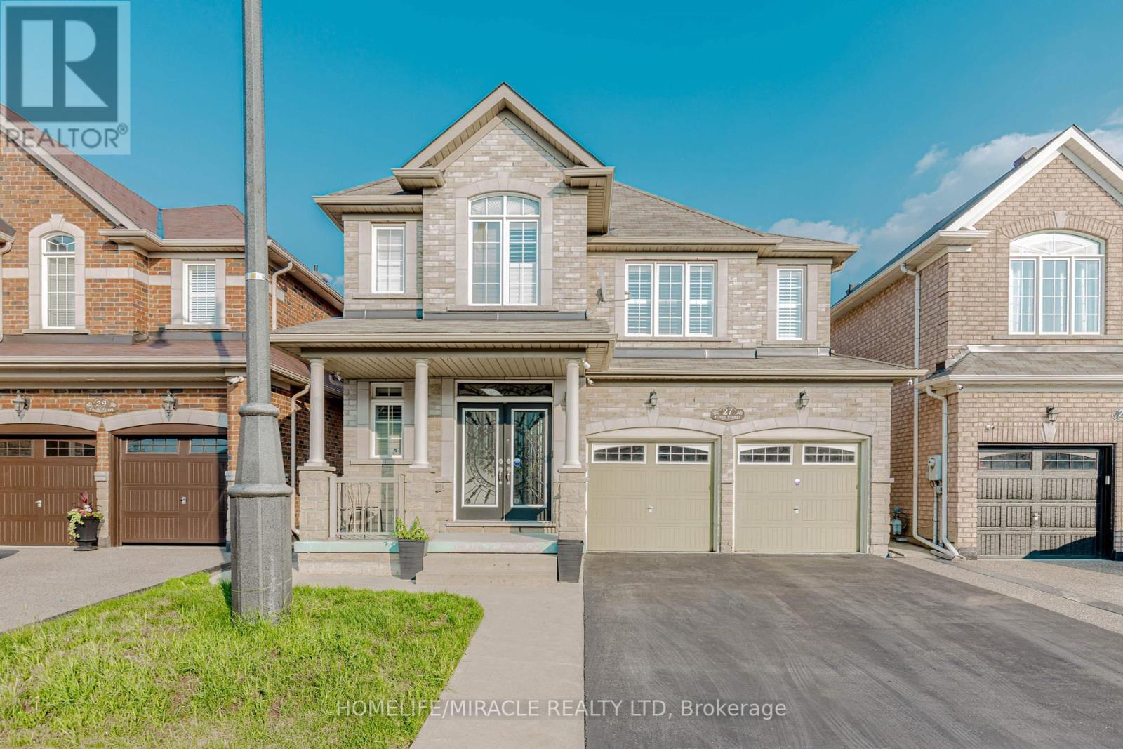 27 Fossil St, Brampton, ON L6P 3G7