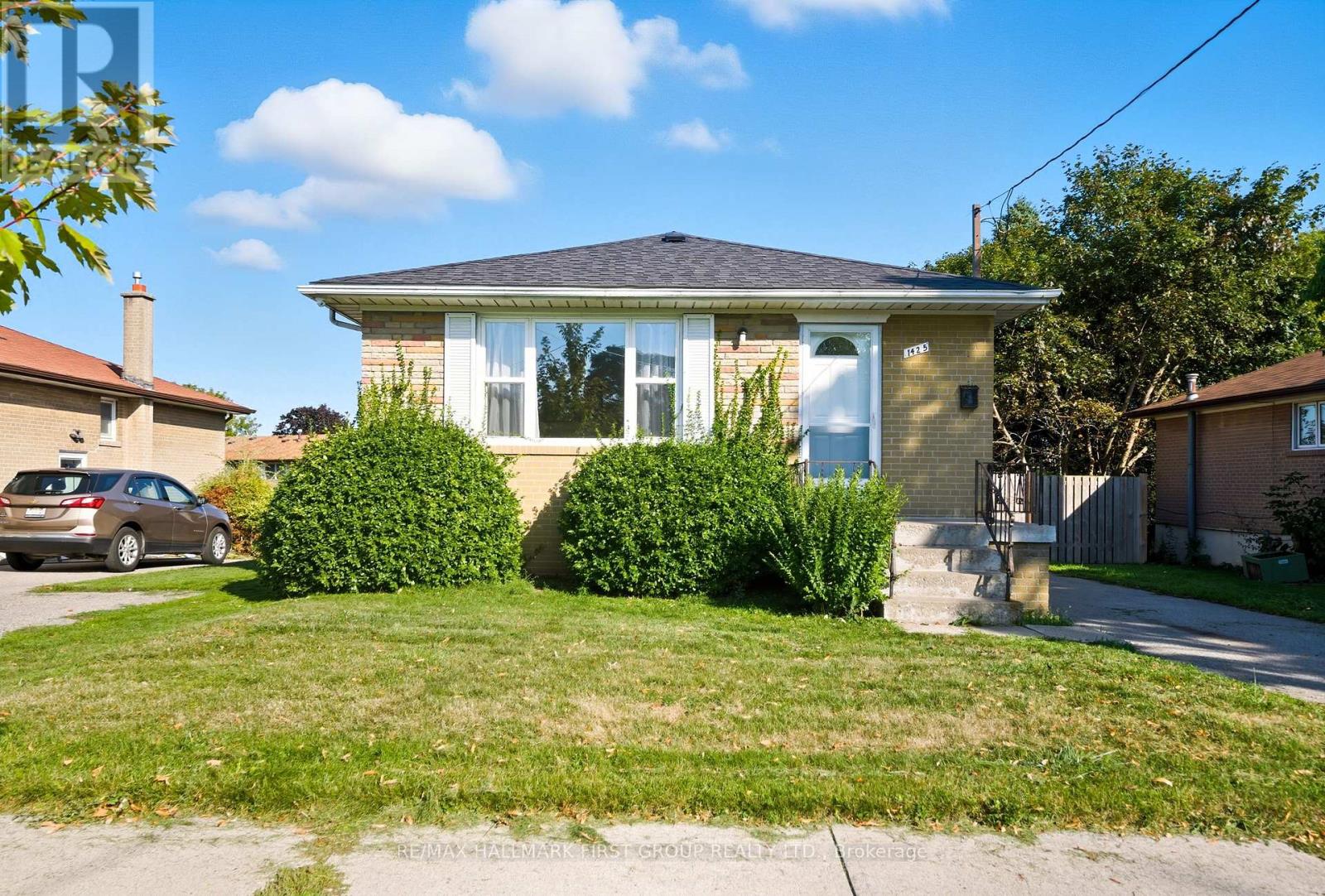 1425 Evangeline Dr, Oshawa, ON L1J 3S8