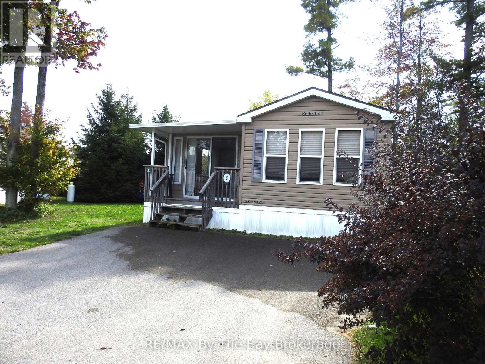 5 Nipagon Cir, Wasaga Beach, ON L9Z 1X7