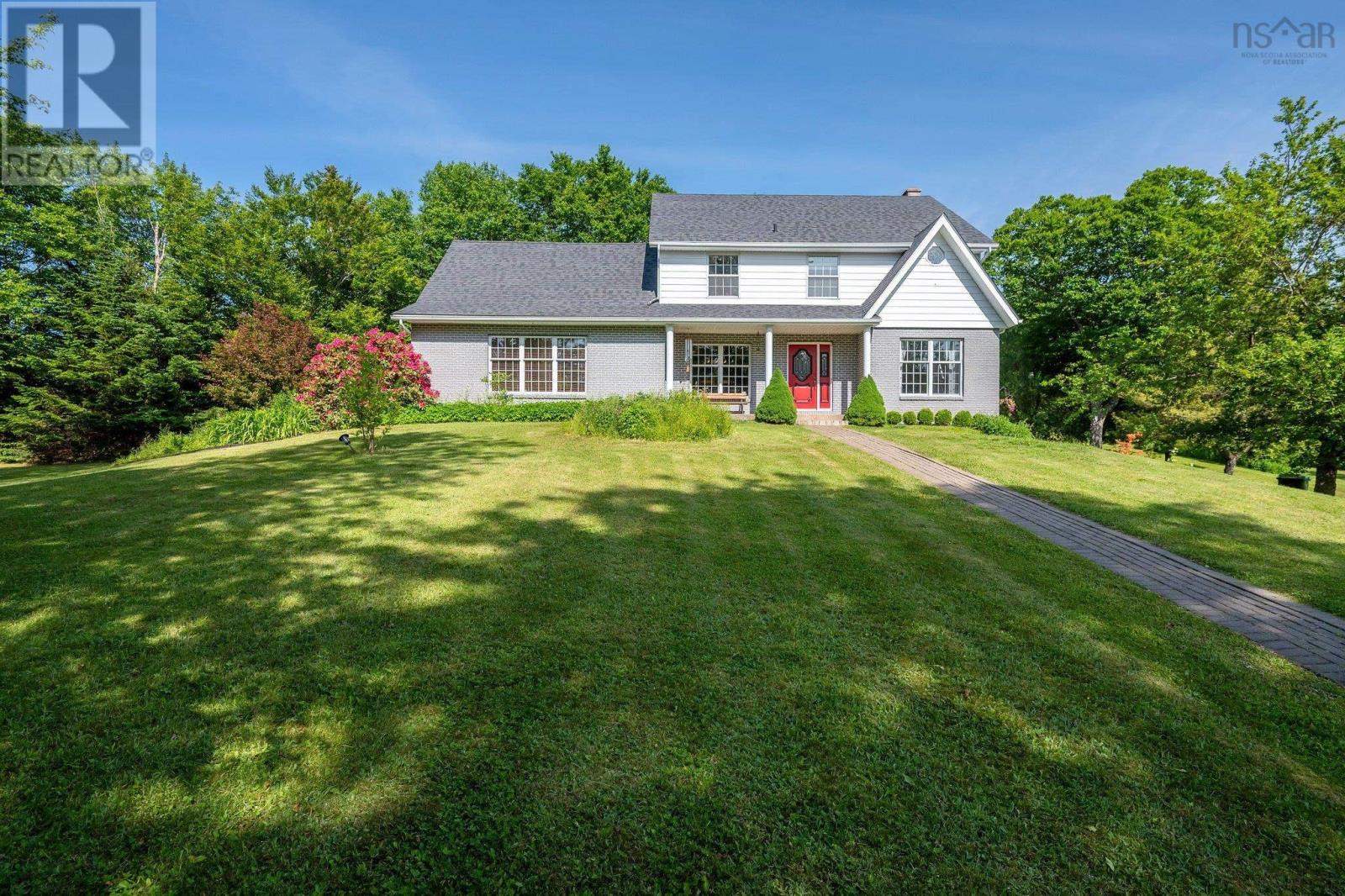 2 Frederick Ave, West Hants, NS B0N 1Z0