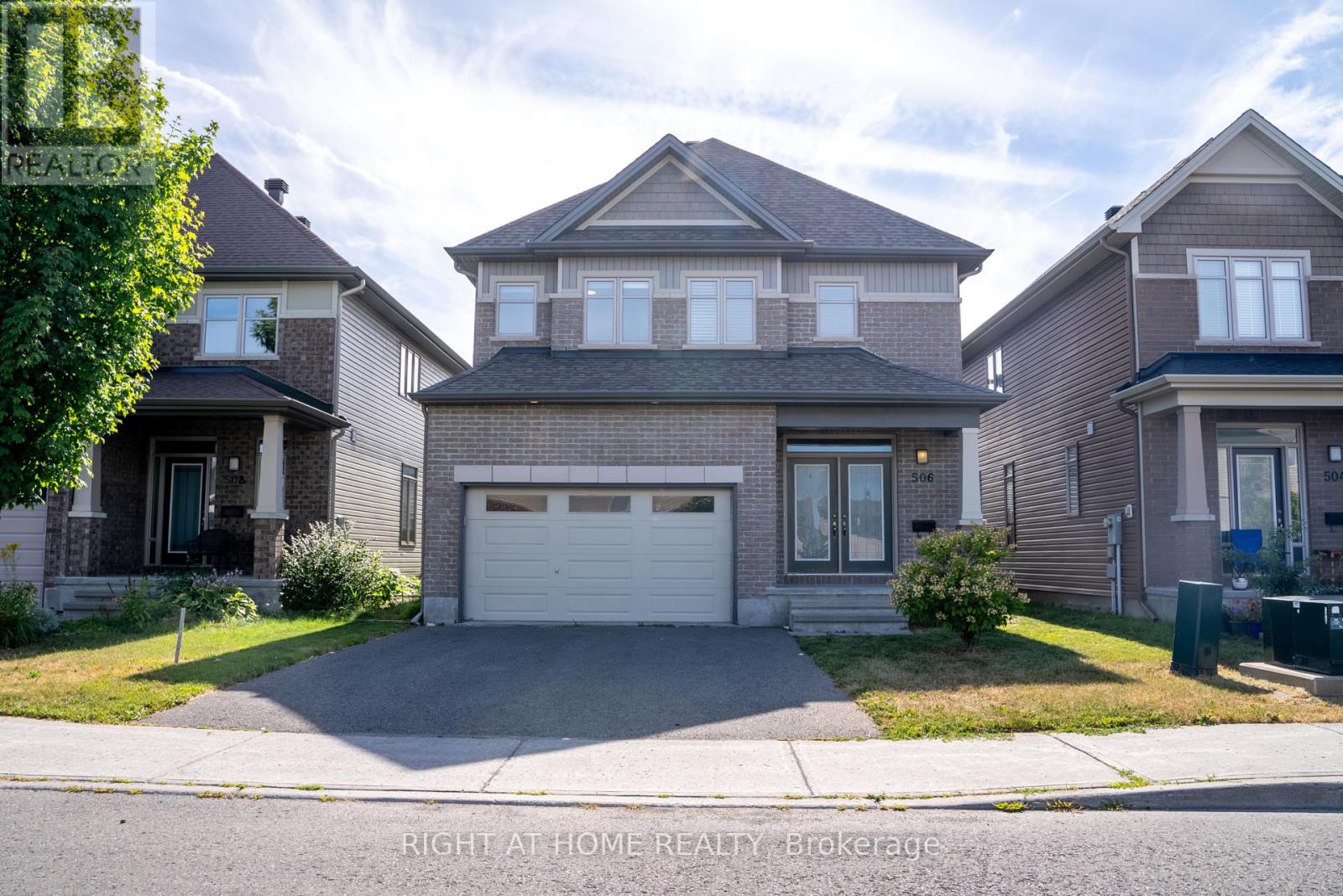 506 Peerless St, Ottawa, ON K2J 5P9