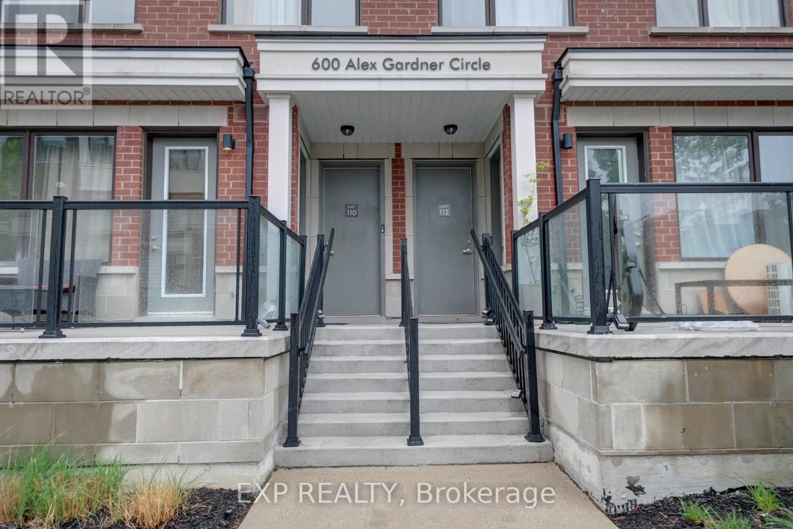 112 600 Alex Gardner Cir, Aurora, ON L4G 3G5